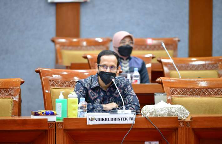 Di Depan Komisi X, Nadiem Paparkan Capaian Kinerja Kemendikbudristek