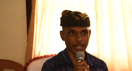Yulion Mirin: Siswa ADEM Yang Peduli Papua (Bag 1)
