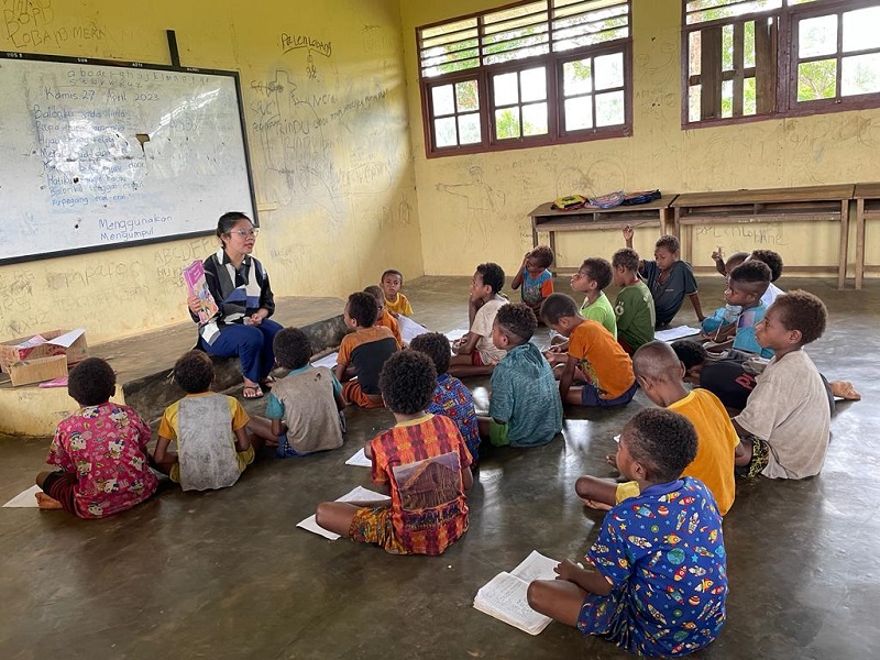 Perjuangan Diana Cristiana Da Costa Ati Mengajar di Pedalaman Papua 