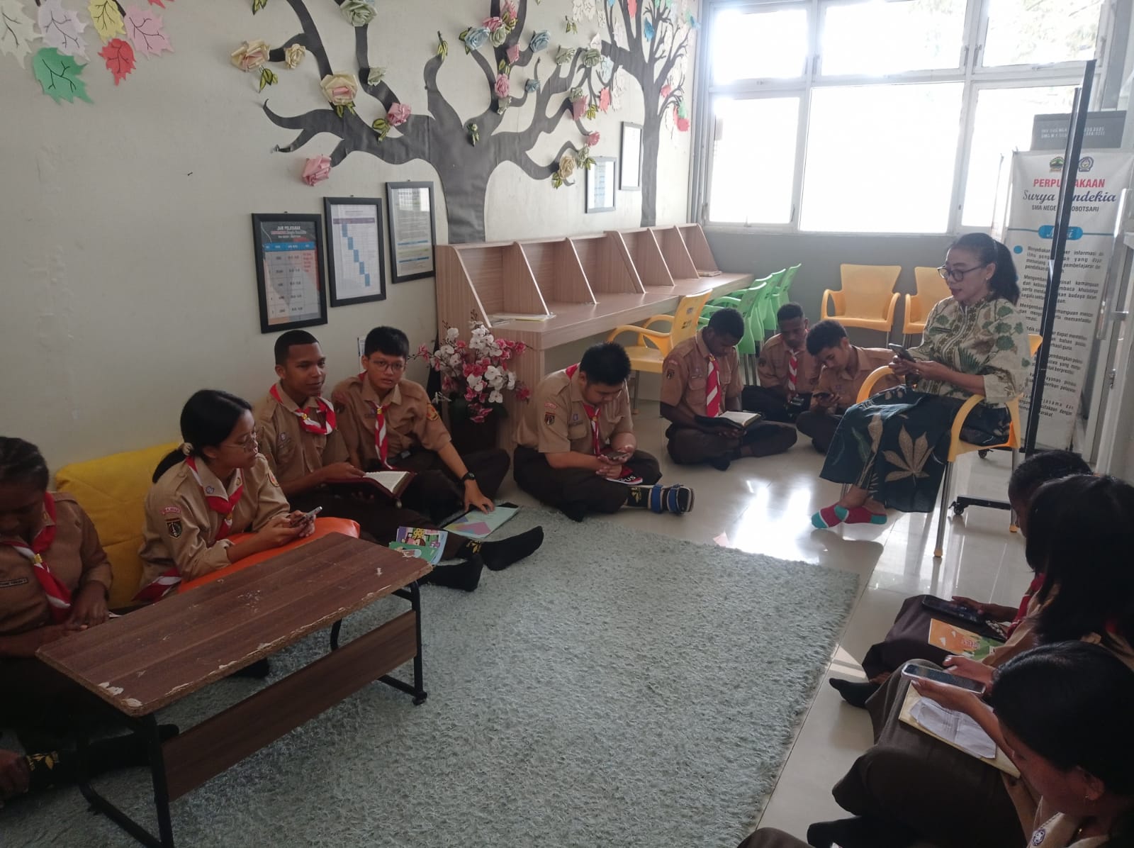 Rakhmi Oktarini, Mendampingi Siswa ADEM Dengan Kekeluargaan, Namun Tegas